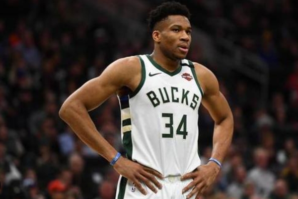 曼城4-0弗鲁米嫩塞夺冠后梅洛与格拉利什沃克发生冲突